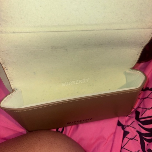 Burberry tan Sunglasses with Tan Case - Picture 6 of 6